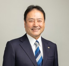 Yoshinori Kanehana 